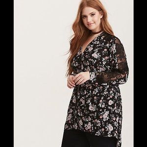 🔥 SALE NWT Torrid 3X High-Lo Floral/Lace Top